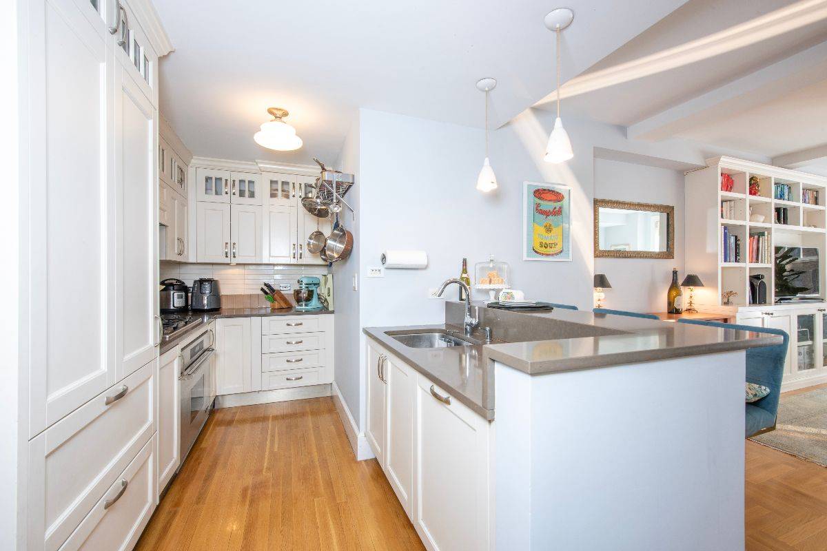 Spacious kitchen Zweben Team-Top Upper West Side Realtor-27 West 72nd St #505